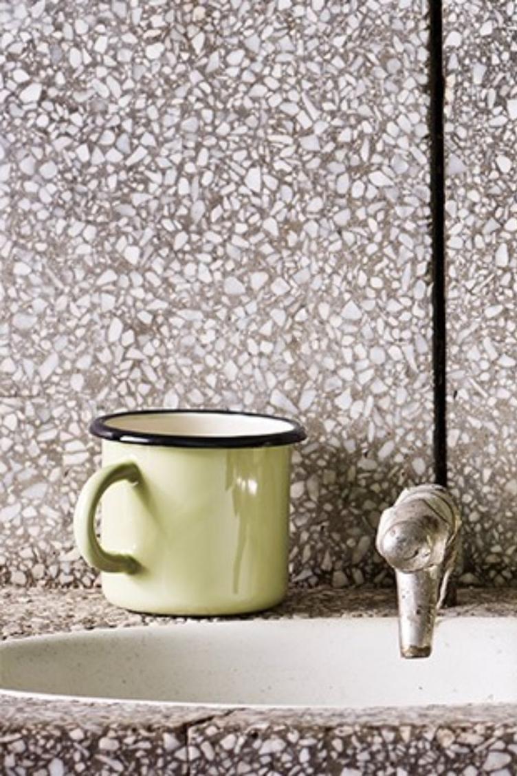Emaille-Tasse grün