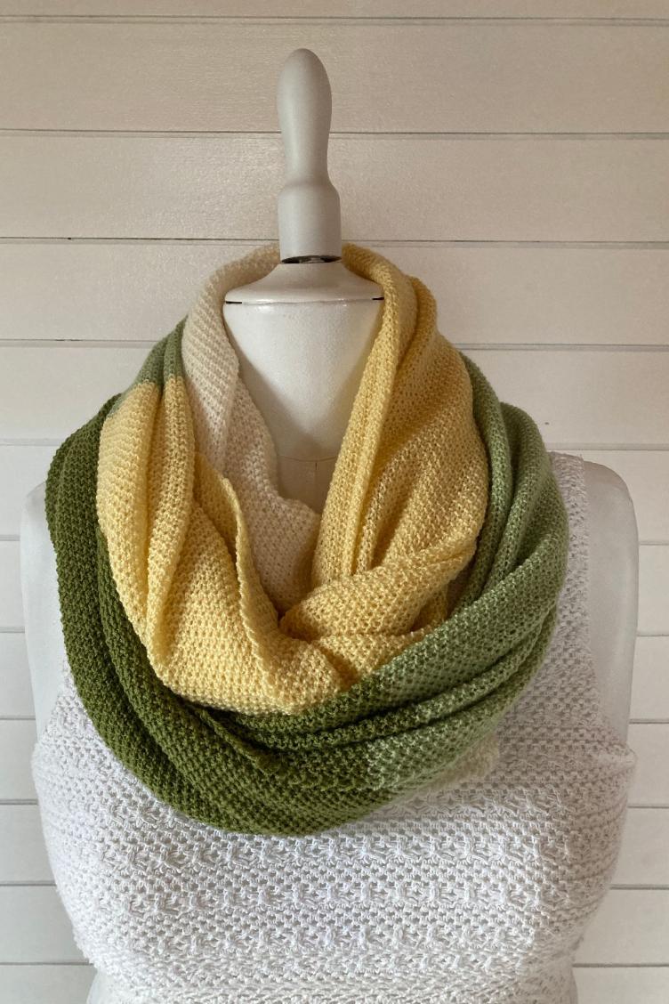 Handgestrickter Sommerschal grün/gelb