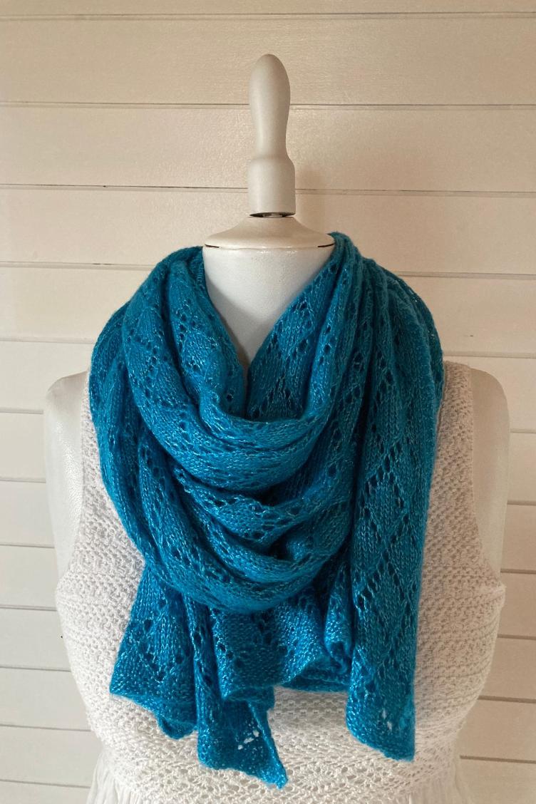 Handgestrickter Sommerschal türkis